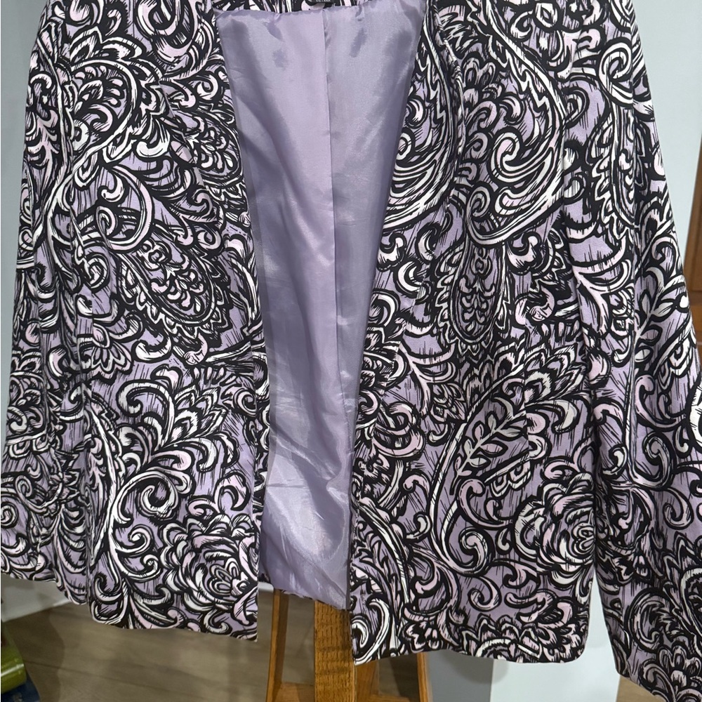 Kasper Black and White Blazer with Intricate Pattern